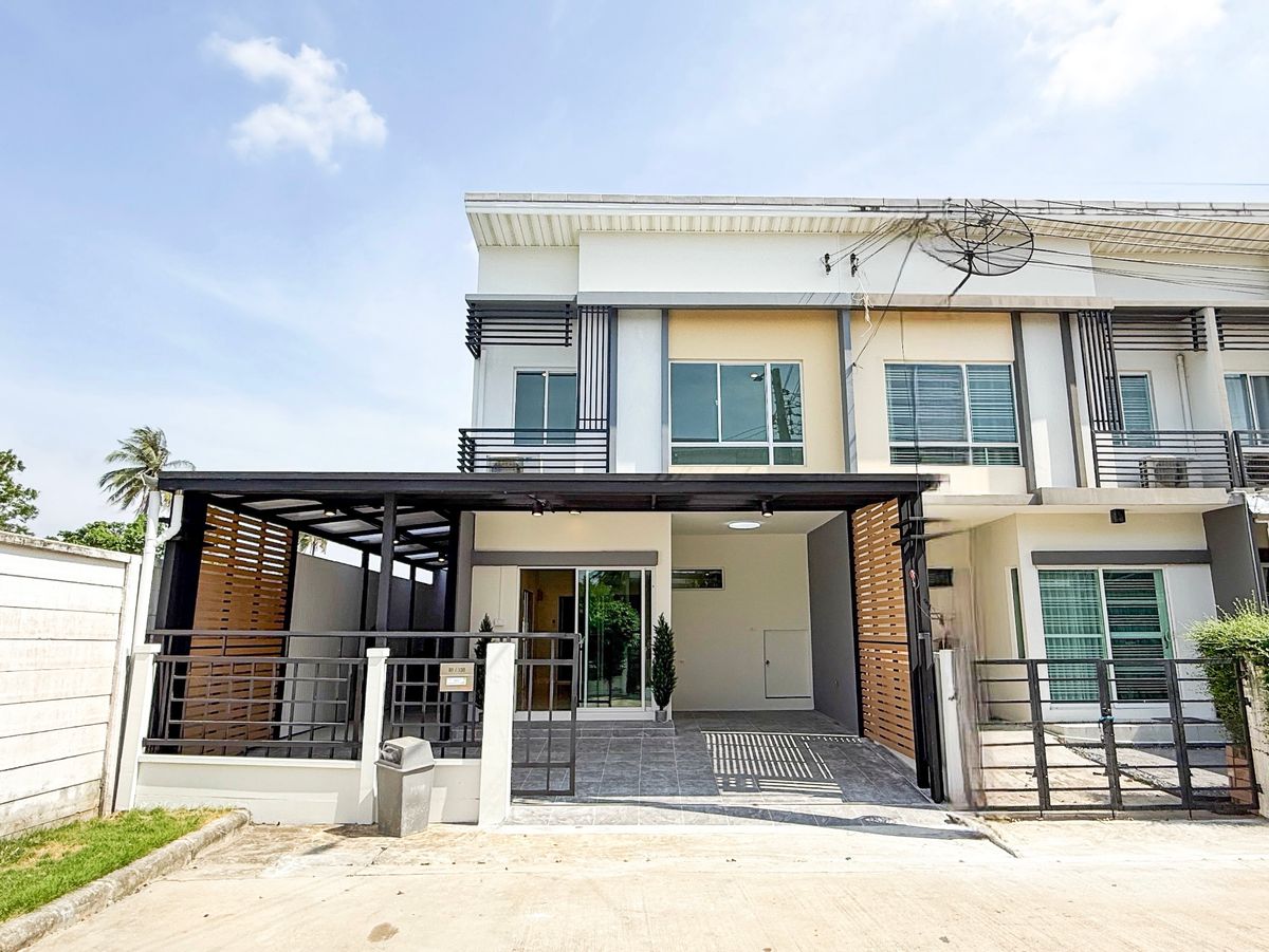 For SaleTownhomeRama5, Ratchapruek, Bangkruai : Sell ​​Townhouse, Pinklao-Ring Road (Soi Wat Som Kliang), after the new renovated corner, complete with