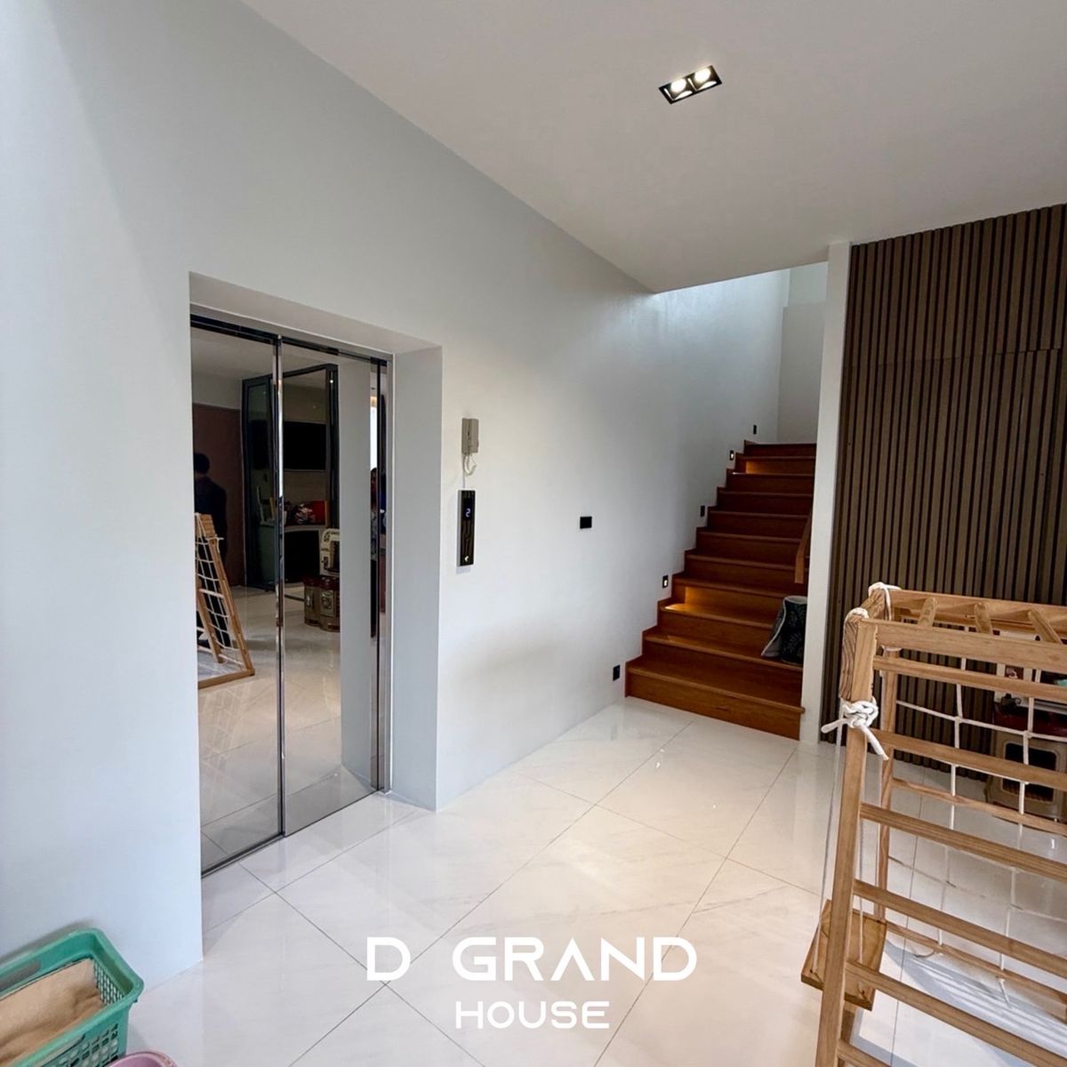 ขายบ้านปิ่นเกล้า จรัญสนิทวงศ์ : ขายบ้านใหม่ สไตล์โมเดิร์น พร้อมลิฟต์ สระว่ายน้ำ & โซลาร์เซลล์ ติด Paseo Park กาญจนาฯ 