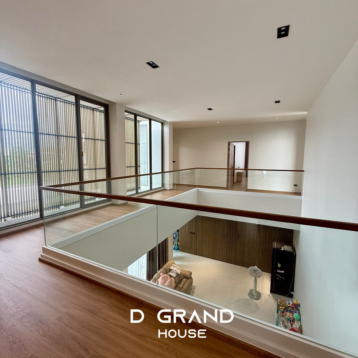 ขายบ้านปิ่นเกล้า จรัญสนิทวงศ์ : ขายบ้านใหม่ สไตล์โมเดิร์น พร้อมลิฟต์ สระว่ายน้ำ & โซลาร์เซลล์ ติด Paseo Park กาญจนาฯ 