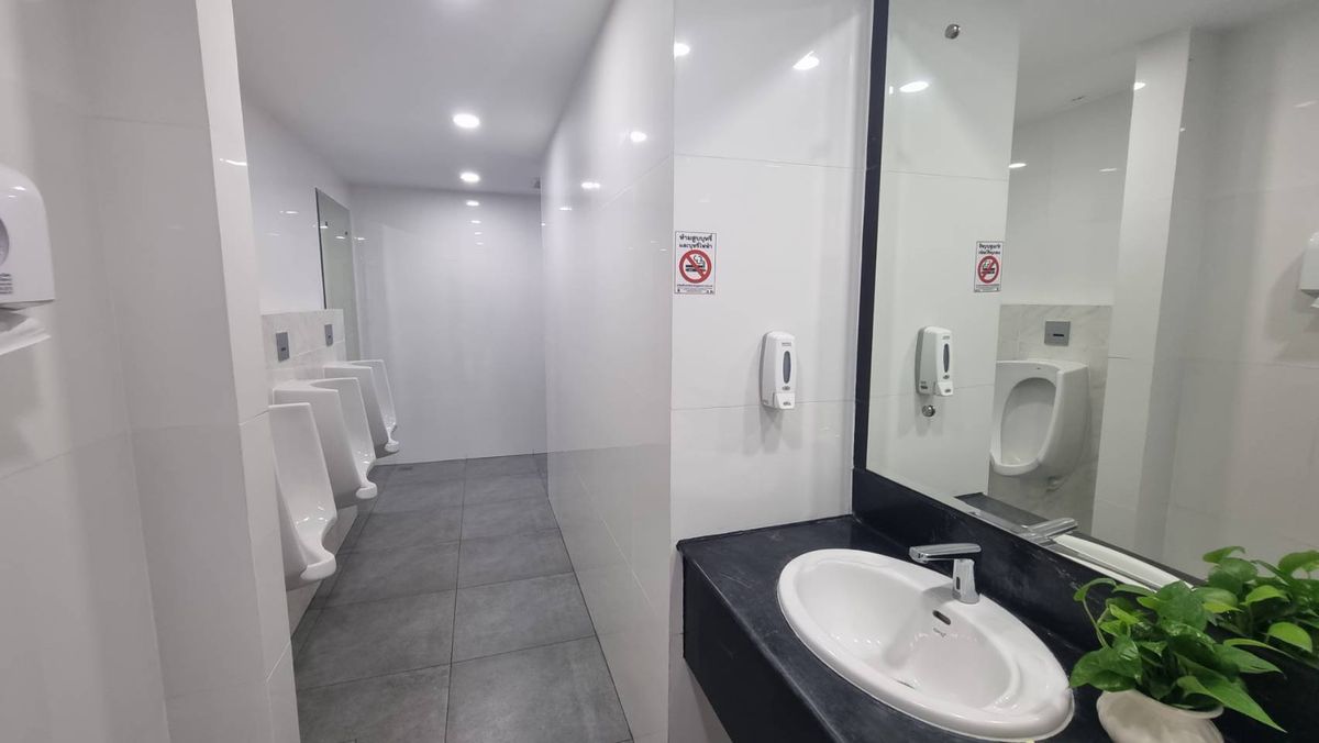 ให้เช่าสำนักงานนานา : Bts นานา ให้เช่าออฟฟิศตกแต่งเรียบร้อย 97 ตร.ม. พร้อมเฟอร์นิเจอร์ ย้ายเข้ามาทำงานได้เลย