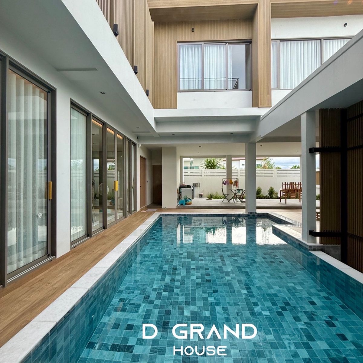 ขายบ้านปิ่นเกล้า จรัญสนิทวงศ์ : ขายบ้านใหม่ สไตล์โมเดิร์น พร้อมลิฟต์ สระว่ายน้ำ & โซลาร์เซลล์ ติด Paseo Park กาญจนาฯ 