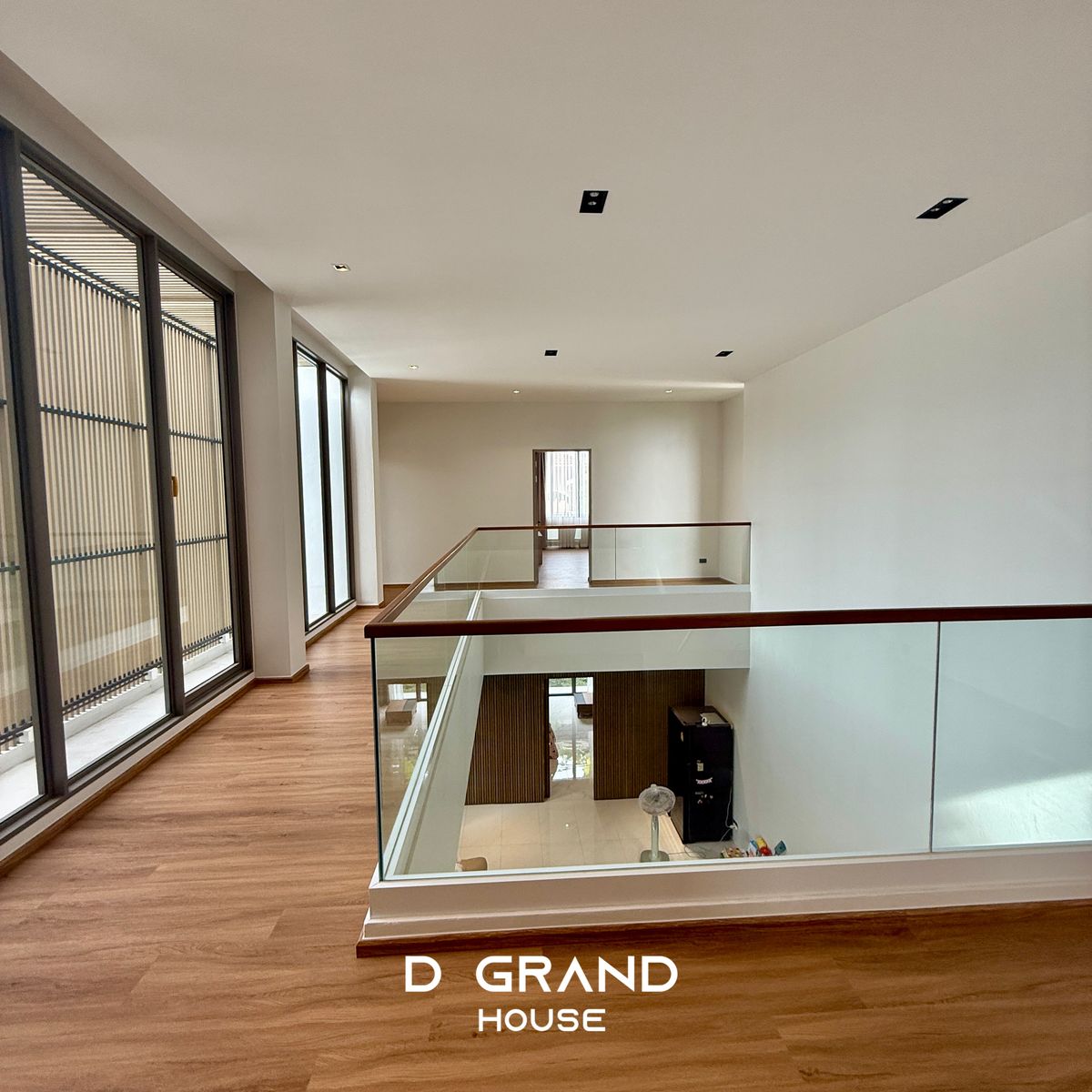 ขายบ้านปิ่นเกล้า จรัญสนิทวงศ์ : ขายบ้านใหม่ สไตล์โมเดิร์น พร้อมลิฟต์ สระว่ายน้ำ & โซลาร์เซลล์ ติด Paseo Park กาญจนาฯ 