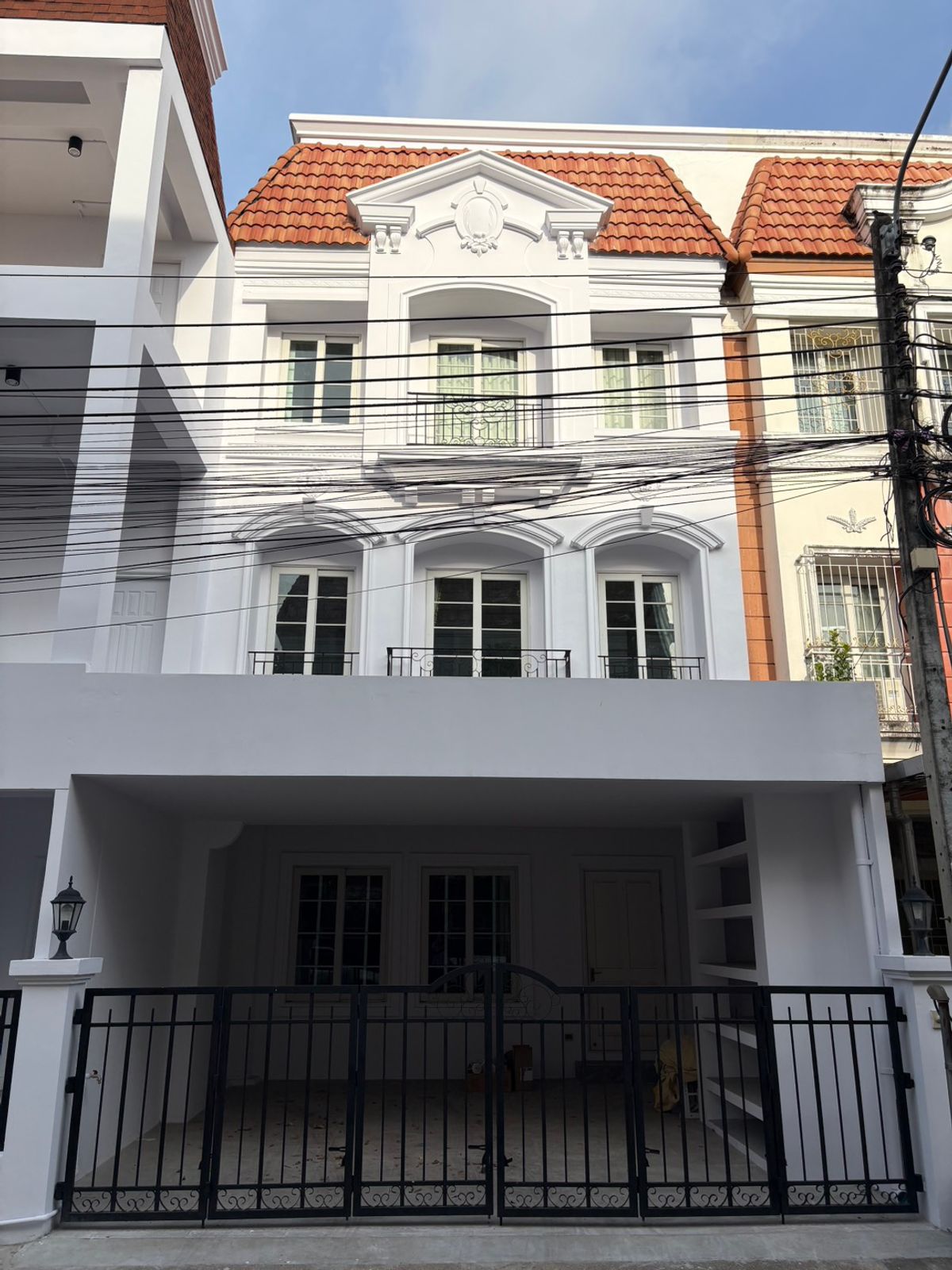 For RentTownhomeThaphra, Talat Phlu, Wutthakat : Rent a detached house, Urban Sathon village on an area of ​​121 square wah with a spacious area of ​​450 square meters!