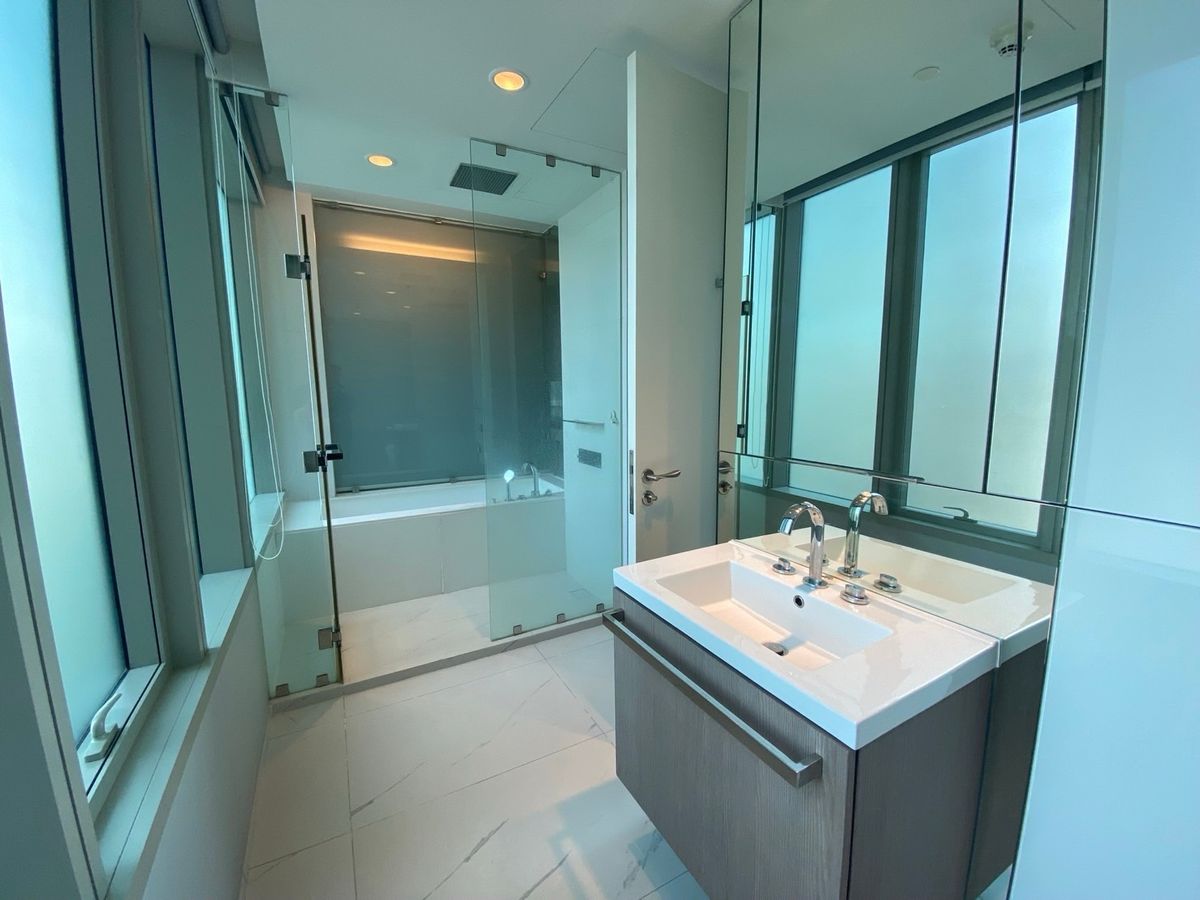 ขายคอนโดวิทยุ ชิดลม หลังสวน : ✨ขายพร้อมผู้เช่าถึง กันยายน 2569
 คอนโดหรู @185 Rajadamri เฟอร์นเจอร์และเครื่องใช้ไฟฟ้าครบครัน พร้อมเข้าอยู่ ห้องนอนติดระเบียงทั้ง 2 ห้อง ทำเลดีใกล้ BTSราชดำริ