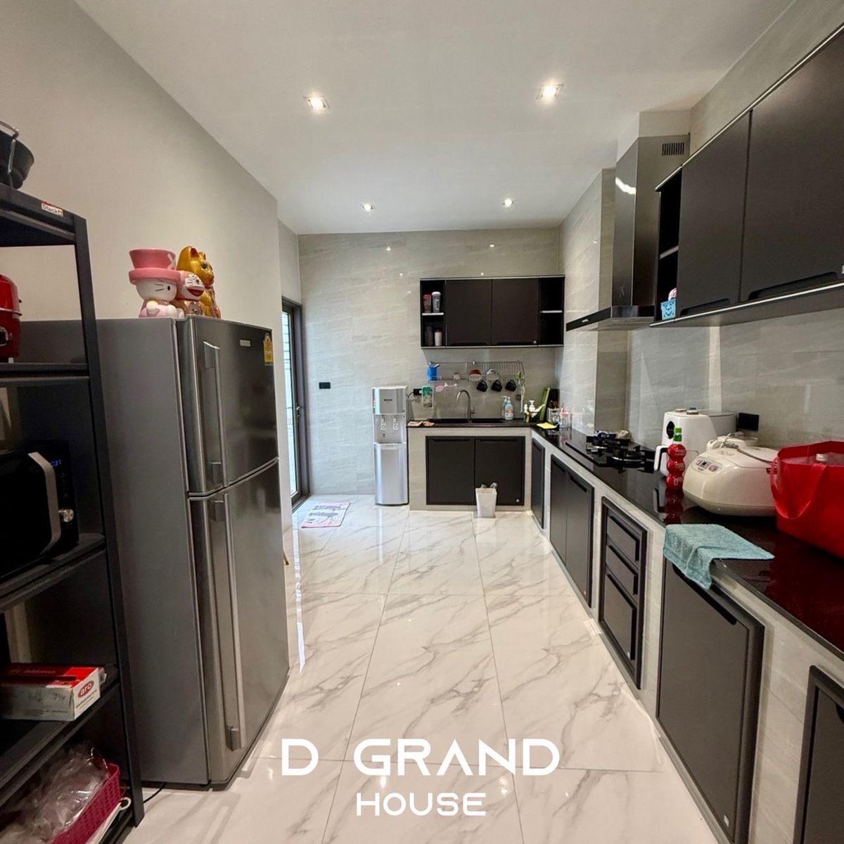 ขายบ้านปิ่นเกล้า จรัญสนิทวงศ์ : ขายบ้านใหม่ สไตล์โมเดิร์น พร้อมลิฟต์ สระว่ายน้ำ & โซลาร์เซลล์ ติด Paseo Park กาญจนาฯ 