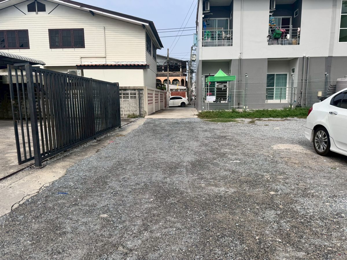 ขายที่ดินอ่อนนุช อุดมสุข : ขายที่ดิน ซอยอ่อนนุช 39 ถมแล้ว ขนาด 45 ตารางวา ขายพร้อมผู้เช่า ใกล้รถไฟฟ้าสายสีเหลือง (N.1656)