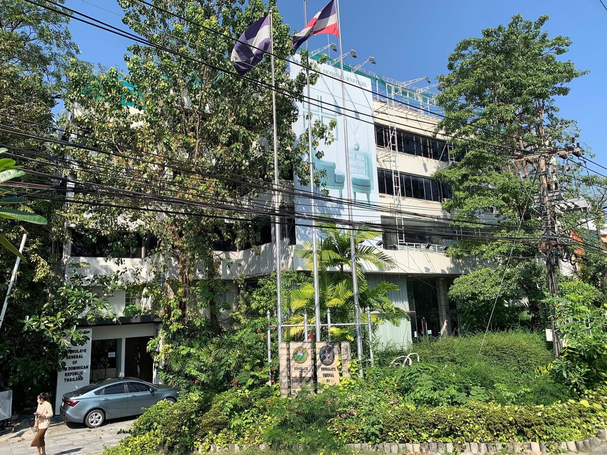 For RentShop HouseYothinpattana,CDC : ❖  High Potential! Commercial Building Ramintra ❖ For rent Prime 4-Story Commercial Building On Liap Duan Ramintra Road In a High-Income Community Area of Bangkok 