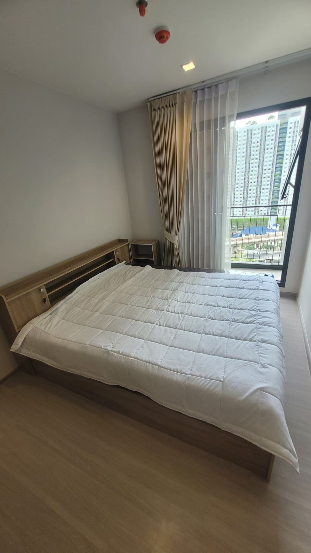 ให้เช่าคอนโดท่าพระ ตลาดพลู วุฒากาศ : T4030467 ให้เช่า คอนโด Life Sathorn Sierra ขนาด 40 ตร.ม ชั้น 18