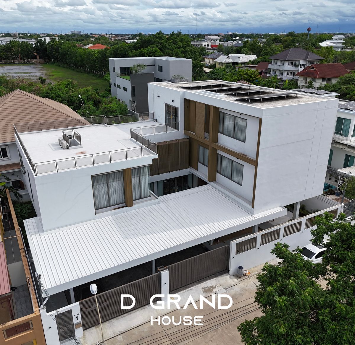 ขายบ้านปิ่นเกล้า จรัญสนิทวงศ์ : ขายบ้านใหม่ สไตล์โมเดิร์น พร้อมลิฟต์ สระว่ายน้ำ & โซลาร์เซลล์ ติด Paseo Park กาญจนาฯ 
