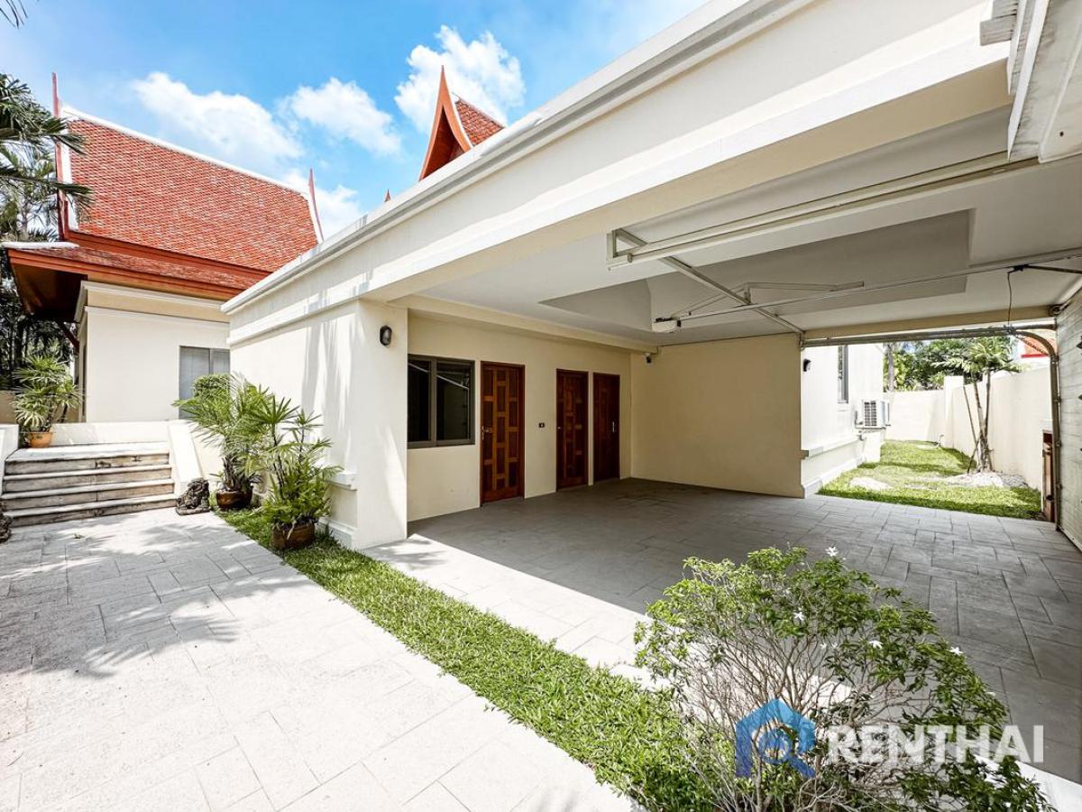 For SaleHousePattaya, Bangsaen, Chonburi : Luxurious 4-bed Villa in Pattaya, Private Pool & Furnished