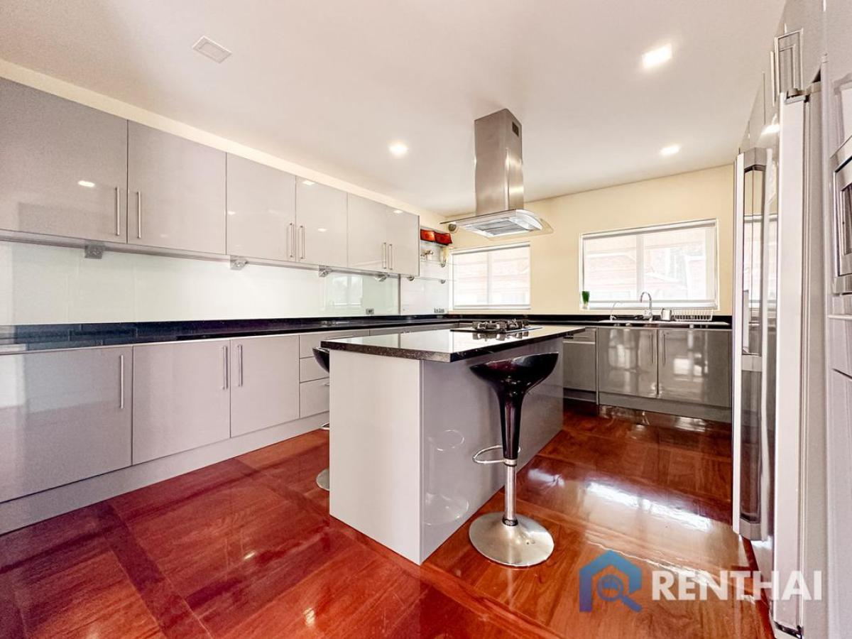 For SaleHousePattaya, Bangsaen, Chonburi : Luxurious 4-bed Villa in Pattaya, Private Pool & Furnished