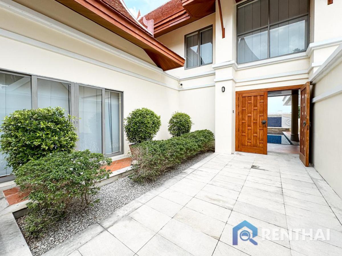 For SaleHousePattaya, Bangsaen, Chonburi : Luxurious 4-bed Villa in Pattaya, Private Pool & Furnished