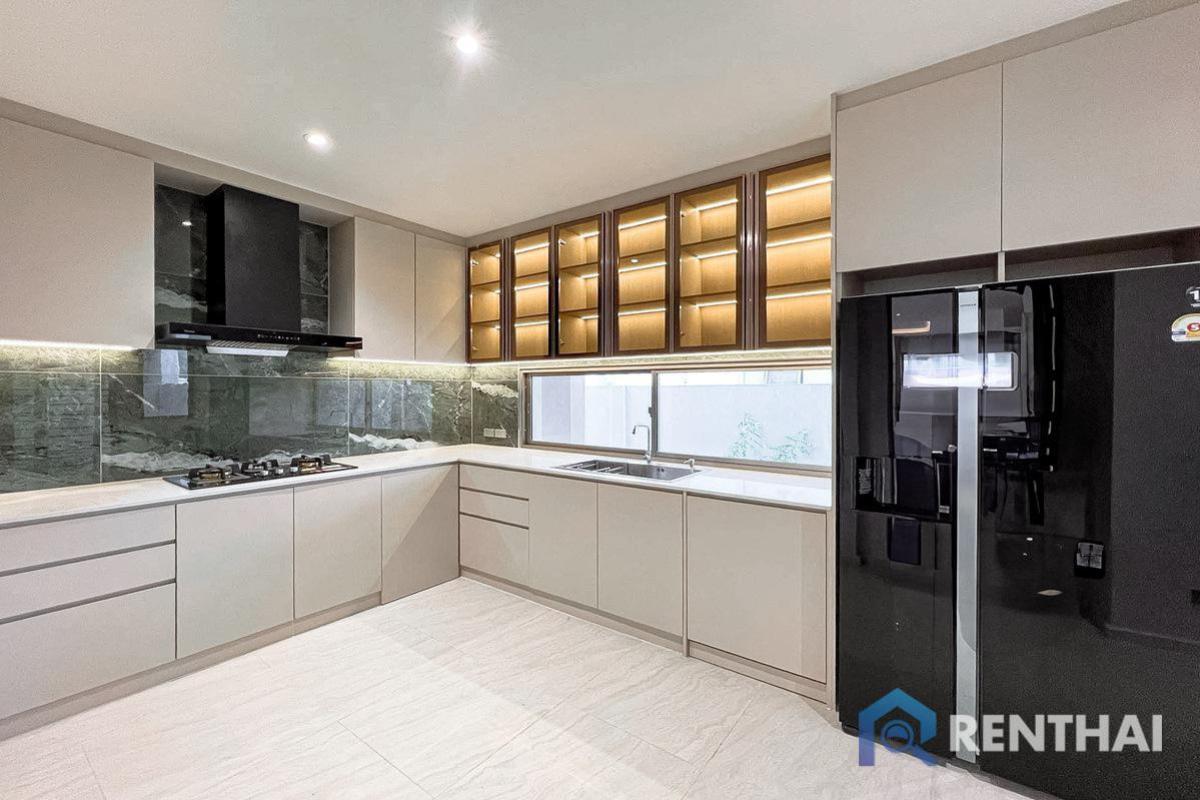 ขายบ้านพัทยา บางแสน ชลบุรี สัตหีบ : พร้อมเข้าอยู่ บ้านเดี่ยวสไตล์โมเดิร์น 4 ห้องนอน 4 ห้องน้ำ ในพัทยา