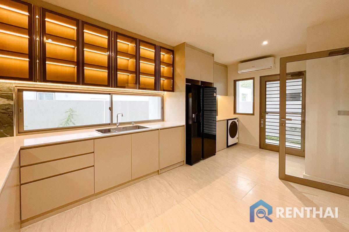 ขายบ้านพัทยา บางแสน ชลบุรี สัตหีบ : พร้อมเข้าอยู่ บ้านเดี่ยวสไตล์โมเดิร์น 4 ห้องนอน 4 ห้องน้ำ ในพัทยา