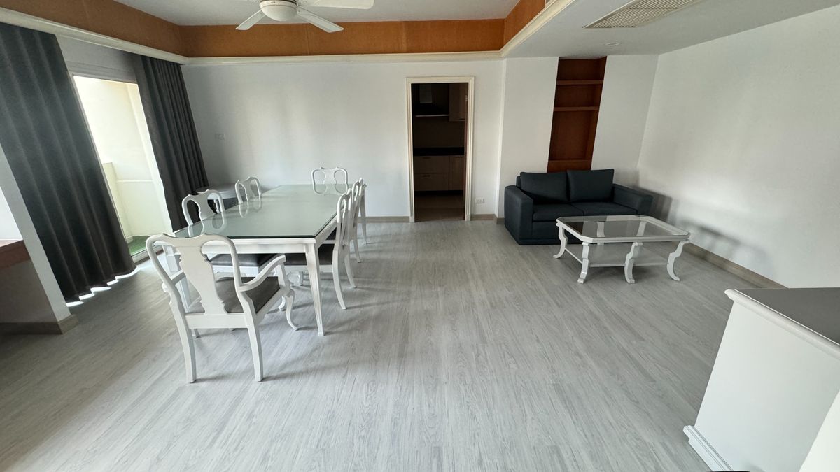 For RentCondoNana, North Nana,Sukhumvit13, Soi Nana : Pet Friendly Apartment 2 BED 200 SQM Prime Prime Location BTS NANA 70,000