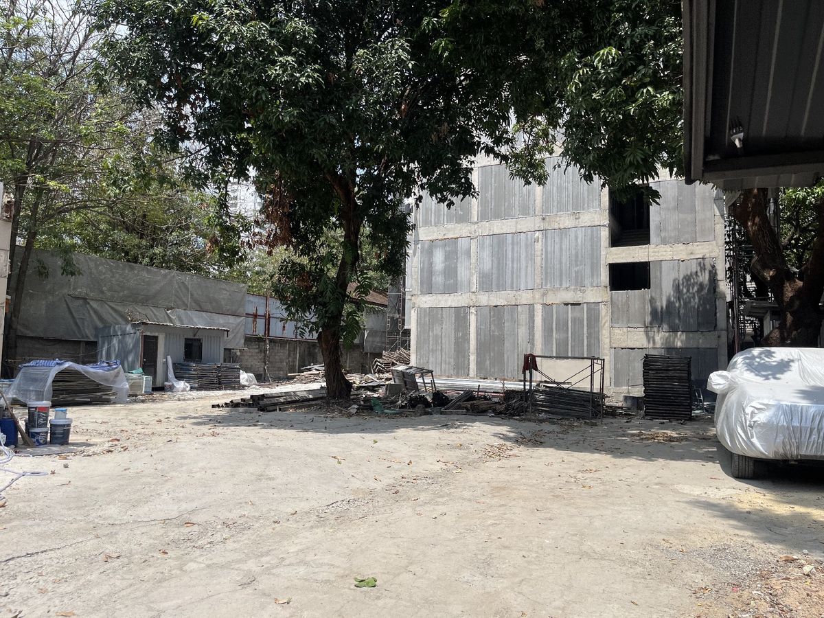For RentLandSukhumvit, Asoke, Thonglor : Prime location! Land for rent on Ekkamai Road