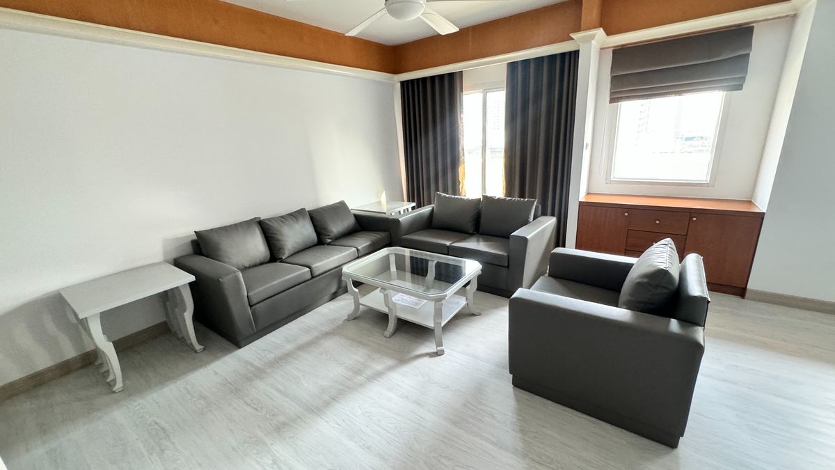 For RentCondoNana, North Nana,Sukhumvit13, Soi Nana : Pet Friendly Apartment 2 BED 200 SQM Prime Prime Location BTS NANA 70,000