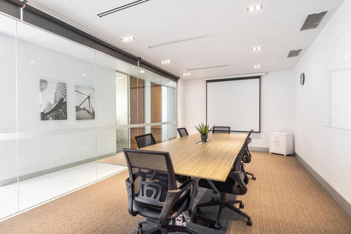 For RentOfficeKasetsart, Ratchayothin : Open plan office space for 10 persons in Regus J-Park Nihon Mura