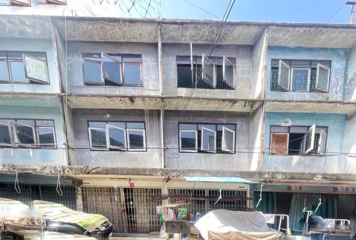 ให้เช่าอาคารพาณิชย์สาทร นราธิวาส : ♠ Good deal for rent ♠ ให้เช่าตึกแถว 3 ชั้น 13 คูหา ทำเลดี ซอยจันทร์ 18/7 แยก 13 ใกล้ถนนนราธิวาส