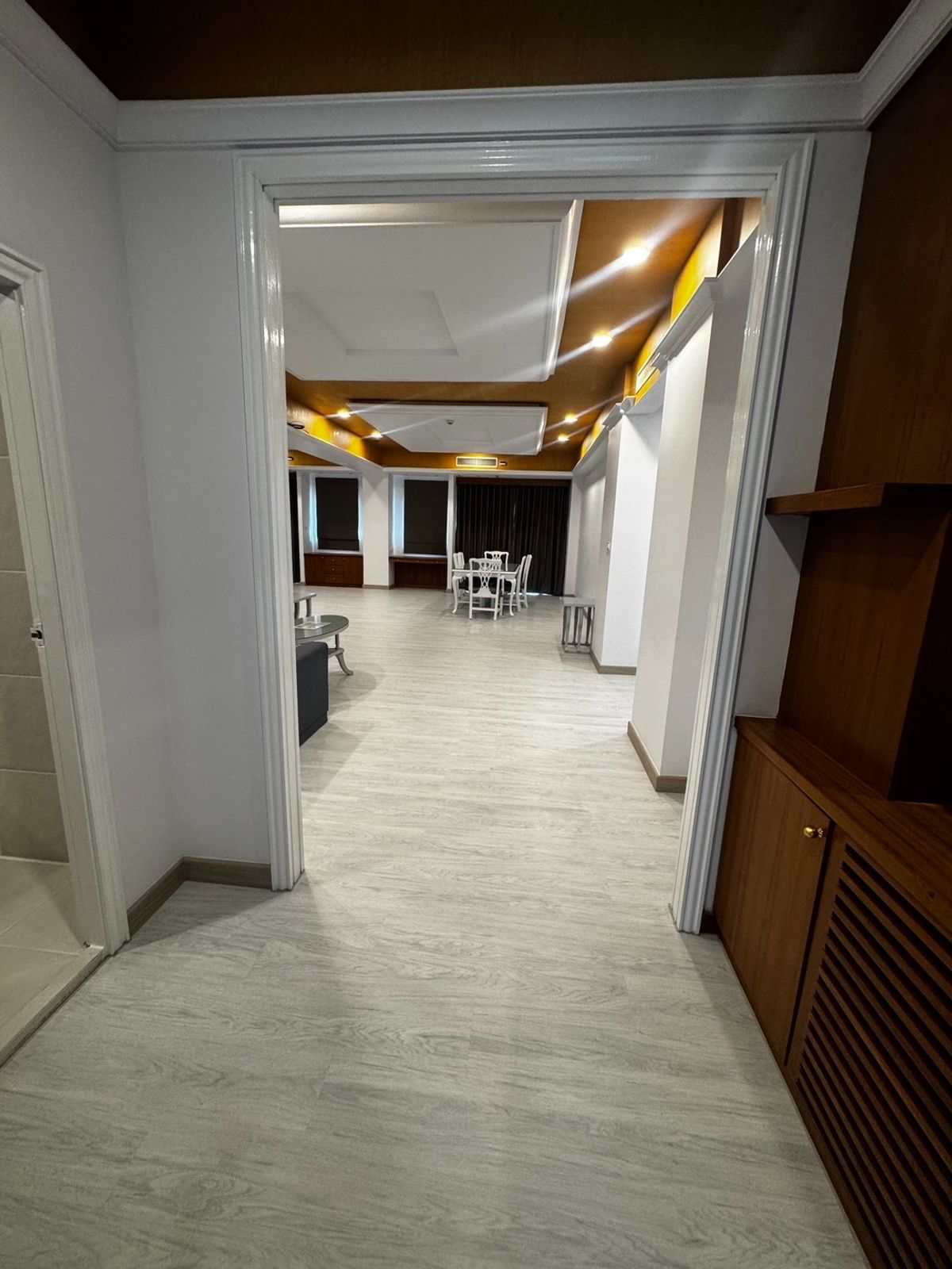 For RentCondoNana, North Nana,Sukhumvit13, Soi Nana : Pet Friendly Apartment 3 BED 300 SQM Prime Prime Location BTS NANA 85,000