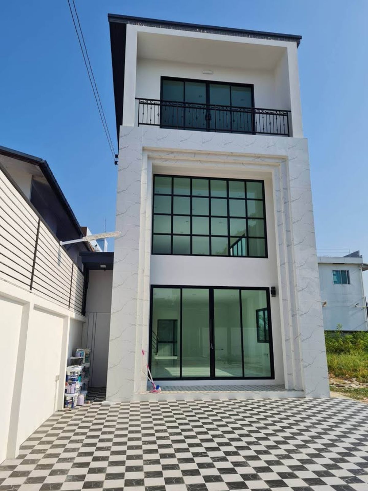 โฮมออฟฟิศลาดพร้าว101 แฮปปี้แลนด์ : ด่วน !!! ขาย-เช่า ตึกเดี่ยว 3 ชั้น สร้างใหม่ ลาดพร้าว 101 / 2B4B / จอดรถจุใจ 8+ คัน 