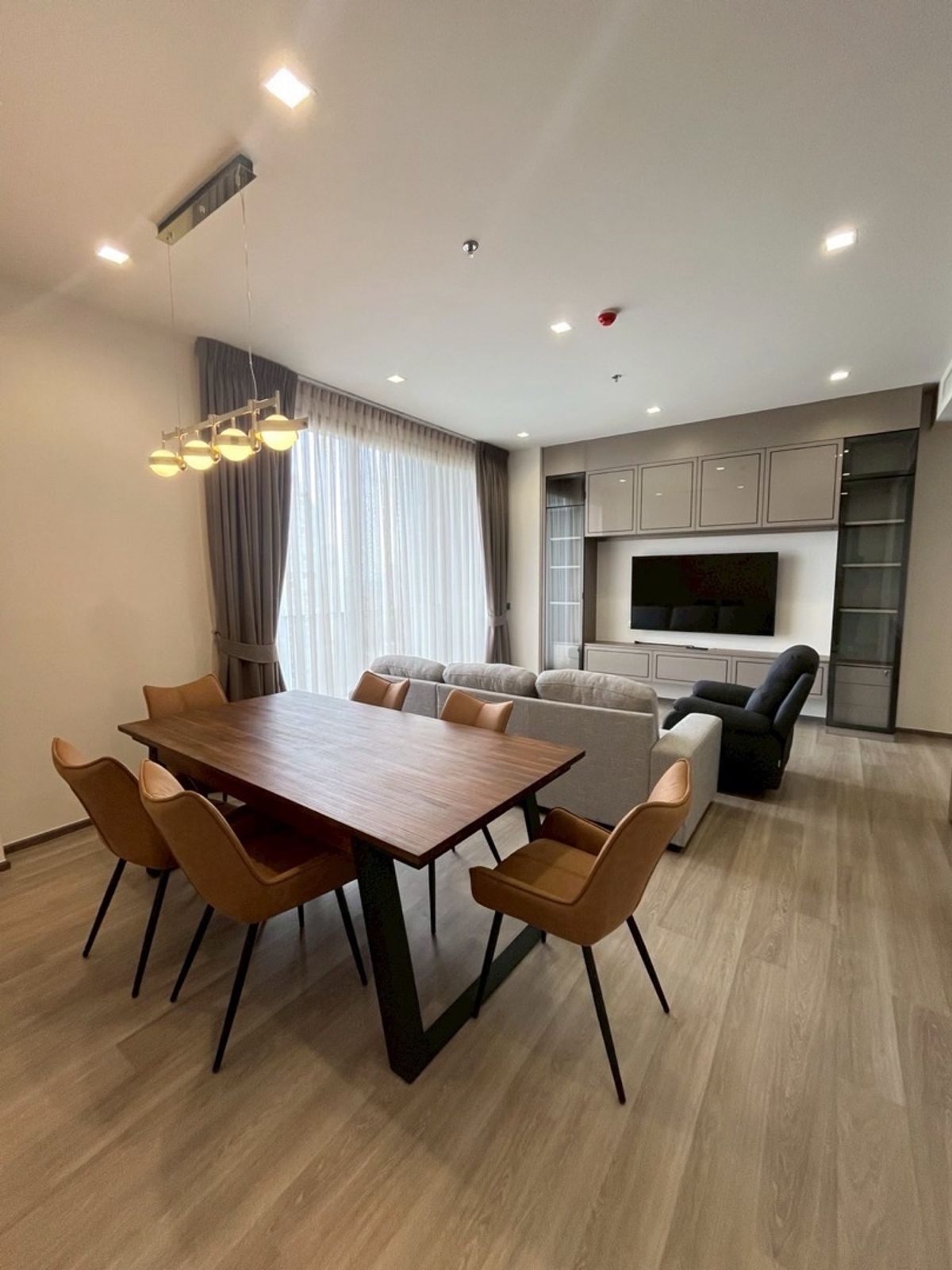 For RentCondoSathorn, Narathiwat : Rent Rhythm Charoenkrung Pavillion 3Bedroom 3Bathroom 1 Maidroom 130SQ.M Floor 28 River View