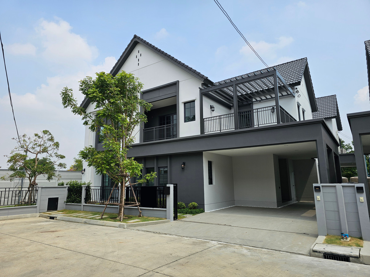 For RentHouseBangna, Bearing, Lasalle : Rent a luxurious detached house, the largest but cheapest corner plot Near Mega Bangna Only 100k