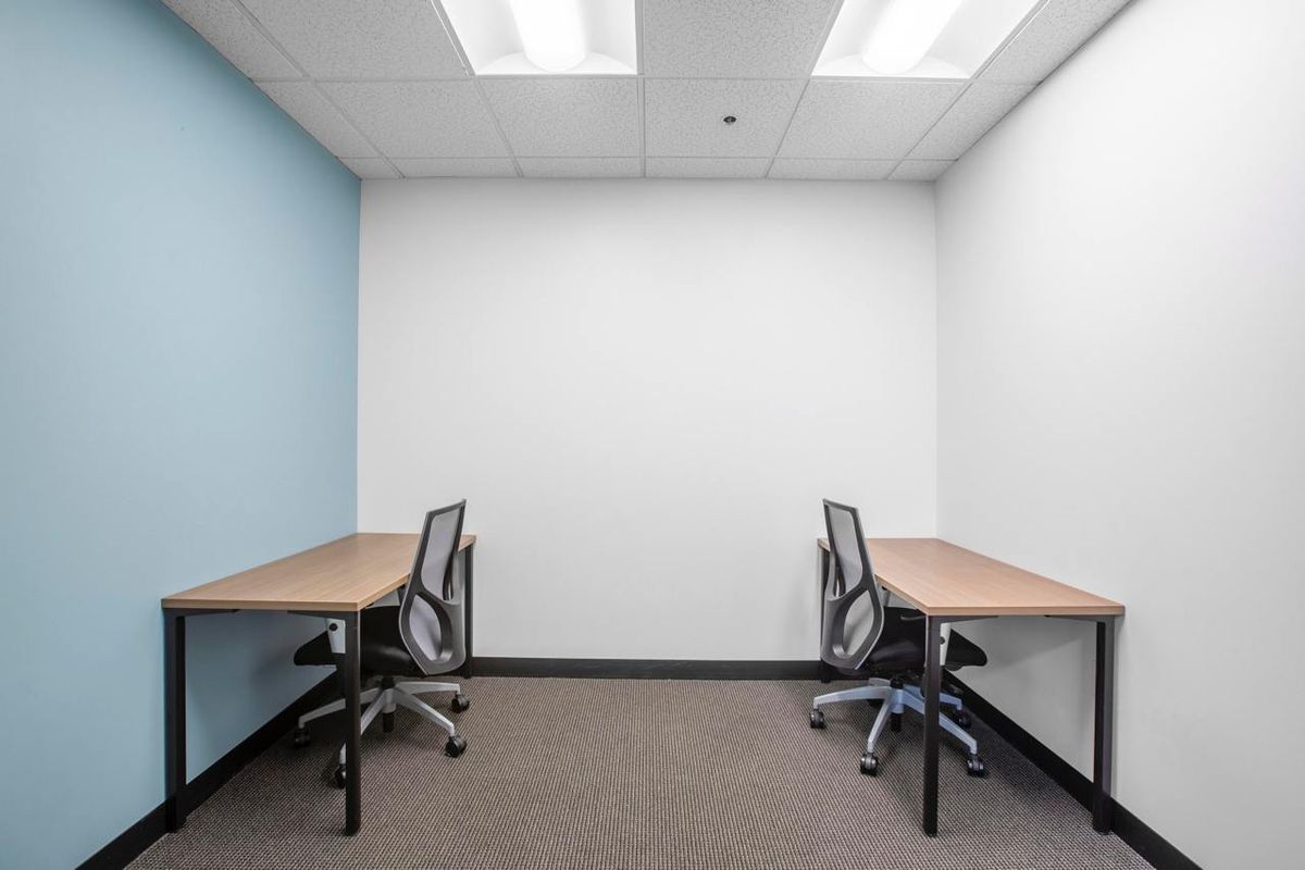 For RentOfficeNawamin, Ramindra : Private office space for 3 persons in Regus J-Park Nihon Mura