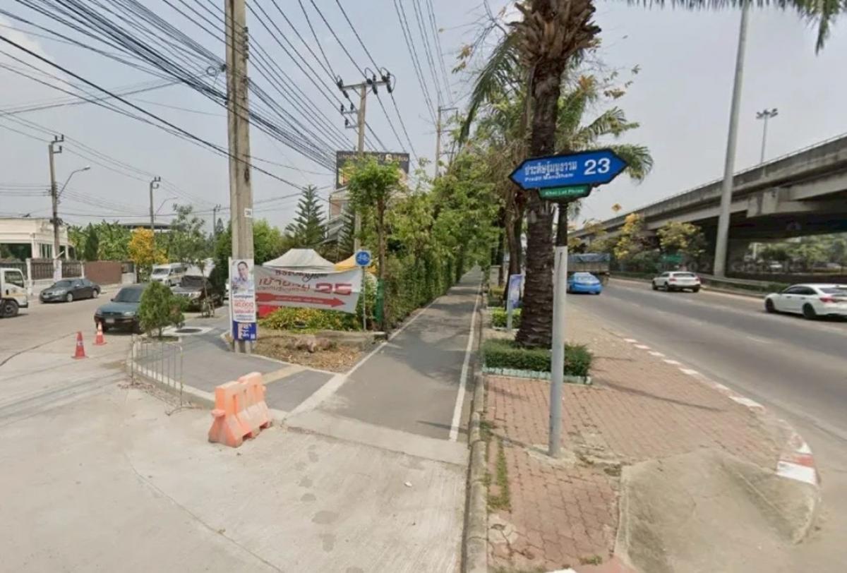 For SaleLandYothinpattana,CDC : Land for sale near Crystal Park along the Ekkamai Ramintra Expressway.