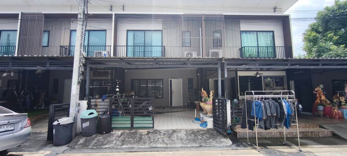 ขายทาวน์โฮมลาดกระบัง สุวรรณภูมิ : ขายบ้านทาวน์เฮาส์ 21ตร.ว. หมู่บ้านเดอะคอนเนค33 แขวงดอกไม้ เขตประเวศ กทม.