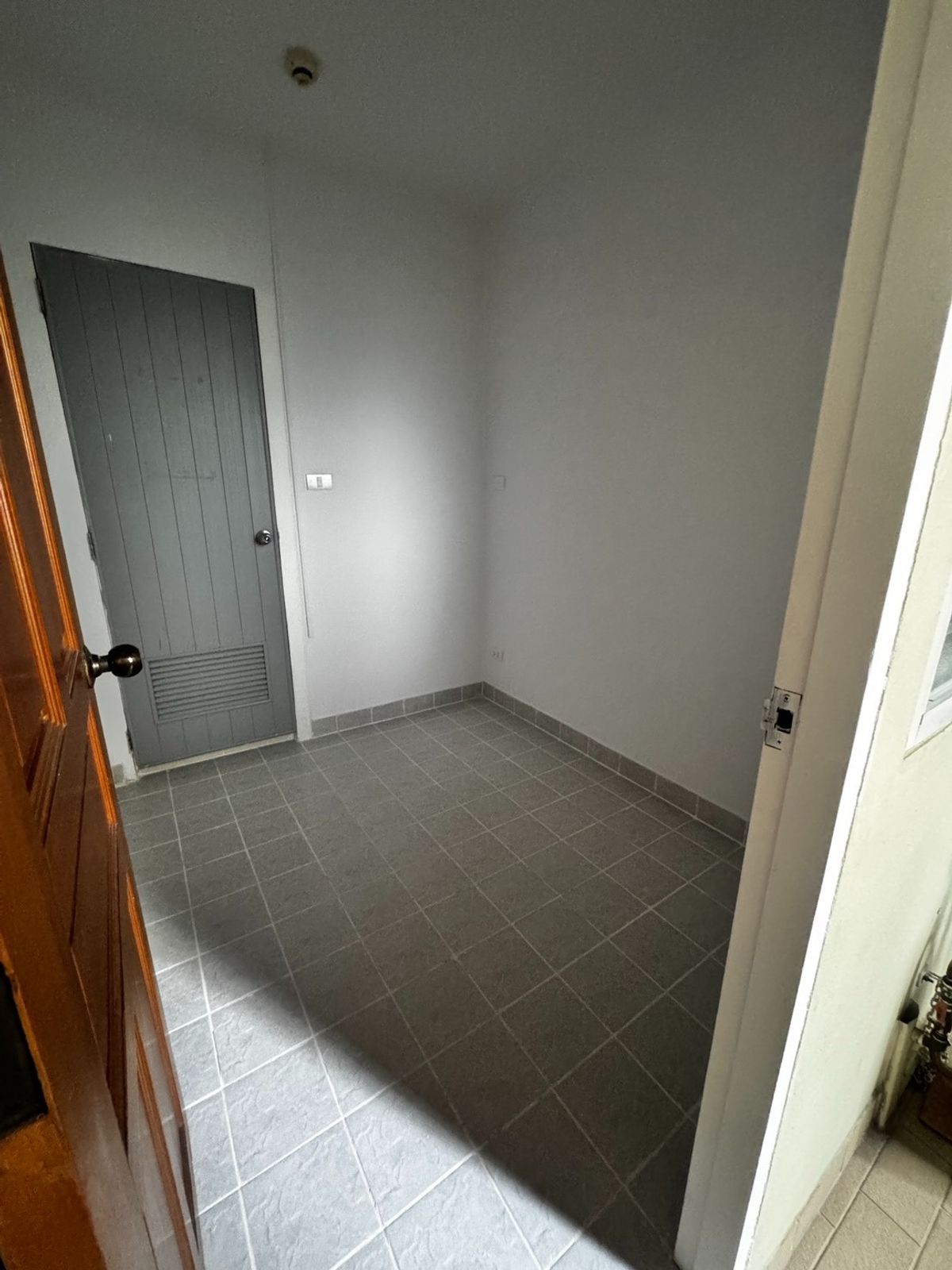 For RentCondoNana, North Nana,Sukhumvit13, Soi Nana : Pet Friendly Apartment 3 BED 300 SQM Prime Prime Location BTS NANA 85,000