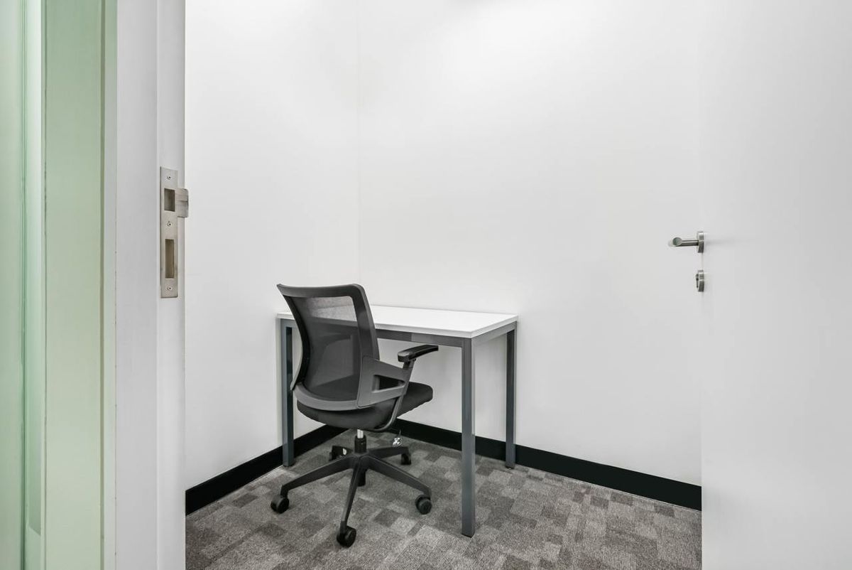 For RentOfficeKasetsart, Ratchayothin : Private office space for 2 persons in Regus J-Park Nihon Mura