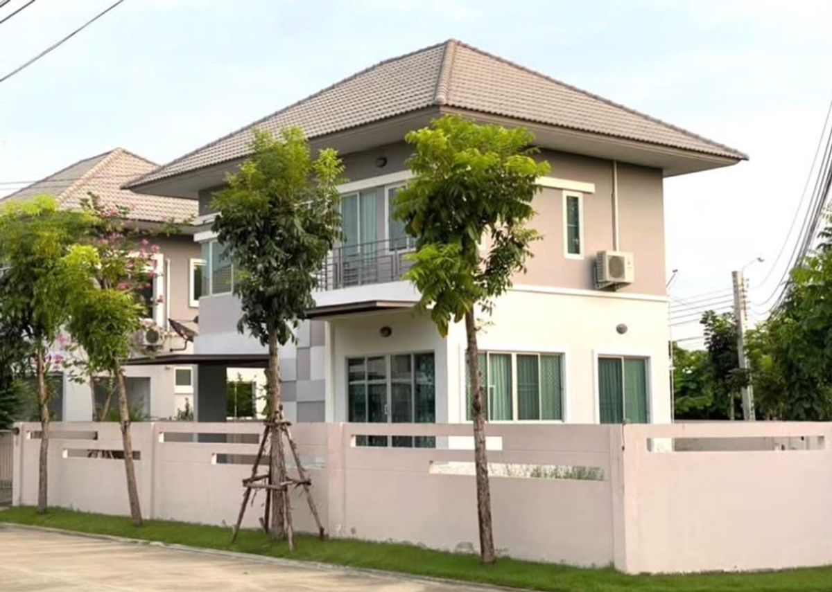 For RentHouseSamut Prakan,Samrong : Rent a detached house Villa Nova Thepharak on the main road near Mega Bangna, Suvarnabhumi Airport