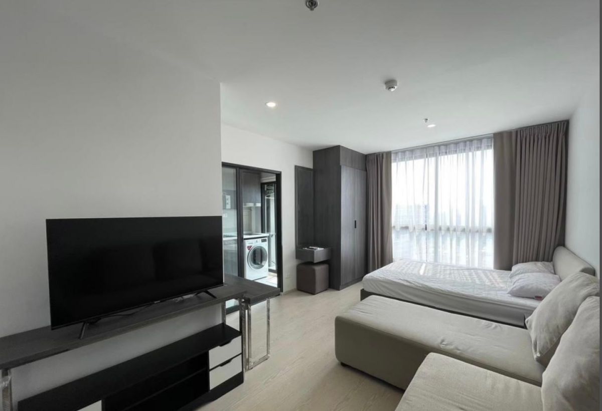 For RentCondoOnnut, Udomsuk : Rent Ellio Delnest, beautiful corner room, complete furniture near BTS Udomsuk. Interested in Atline.@841QLNR