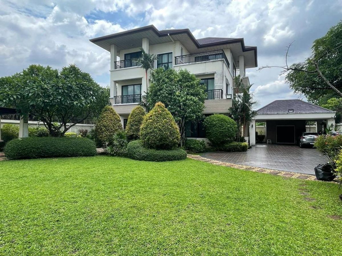 For RentHouseRatchadapisek, Huaikwang, Suttisan : 🏡 Rent a 3-story house, large, ready to live in the heart of Ratchada 32 ✨ decorated the built-in whole house, suitable for large families Or executives who want privacy