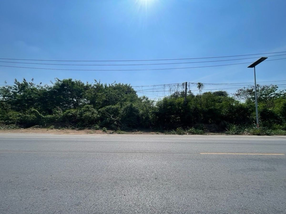 For SaleLandPak Chong KhaoYai :  Large Plot of Land for Sale Near Bangkok, prime Location! Located on the main road, close to a new motorway entrance/exit, ideal for investment, development projects, or land banking, open views, ready for development