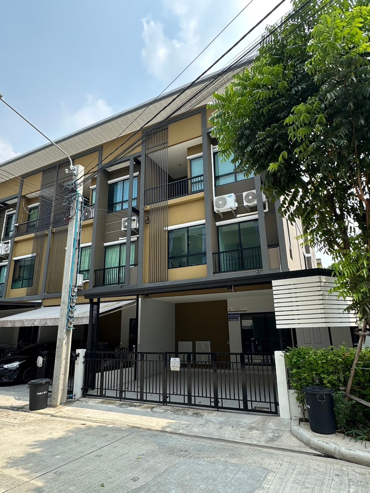 ให้เช่าโฮมออฟฟิศพระราม 5 ราชพฤกษ์ บางกรวย : 🏢 ให้เช่าโฮมออฟฟิศ 3 ชั้น + ชั้นลอย (หลังมุม) หมู่บ้านสัมมากร อเวนิว ชัยพฤกษ์–วงแหวน