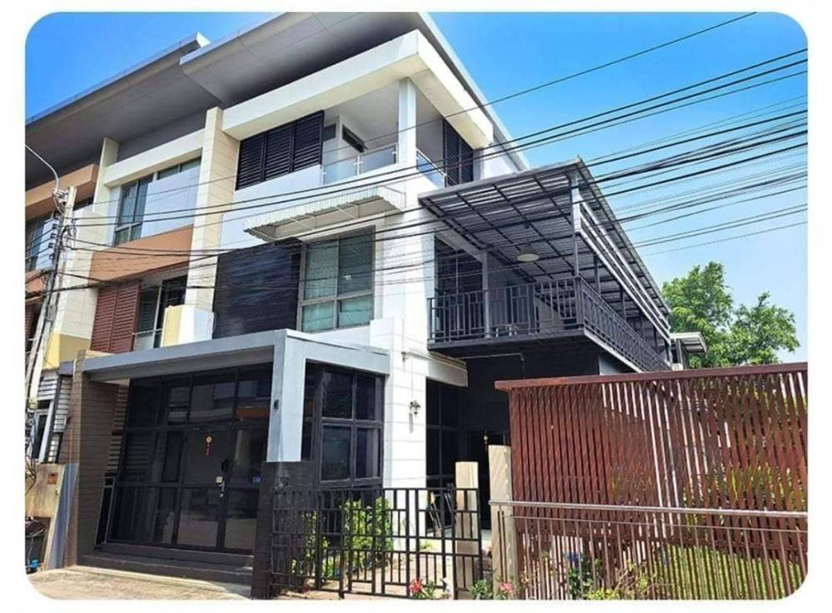 For RentTownhomeChaengwatana, Muangthong : 🏡 Rent 3 -story townhome behind the corner of the waterfront, beautiful view, opposite Central Chaengwattana, near the MRT, spacious area, complete with office or living.