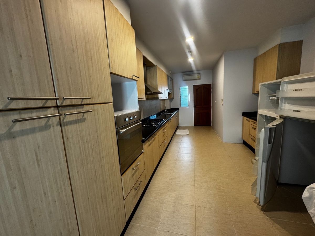 For RentCondoNana, North Nana,Sukhumvit13, Soi Nana : Pet Friendly Apartment 3 BED 300 SQM Prime Prime Location BTS NANA 85,000