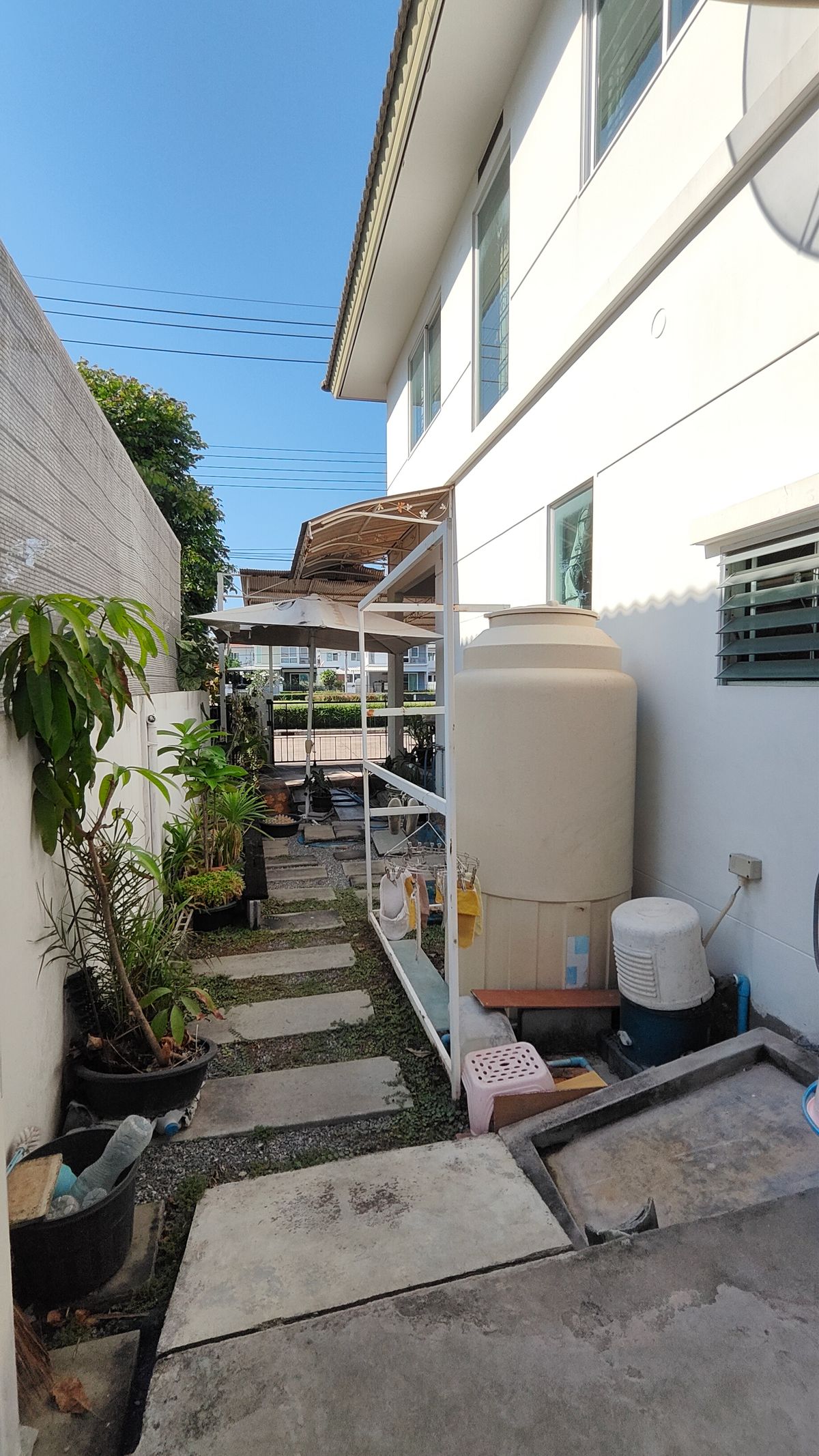 ขายบ้านพระราม 2 บางขุนเทียน : ขายบ้านเดี่ยว อินนิซิโอ พระราม 2  หน้าบ้านติดสวนกว้าง  ใกล้ส่วนกลาง บ้านต้นโครงการ