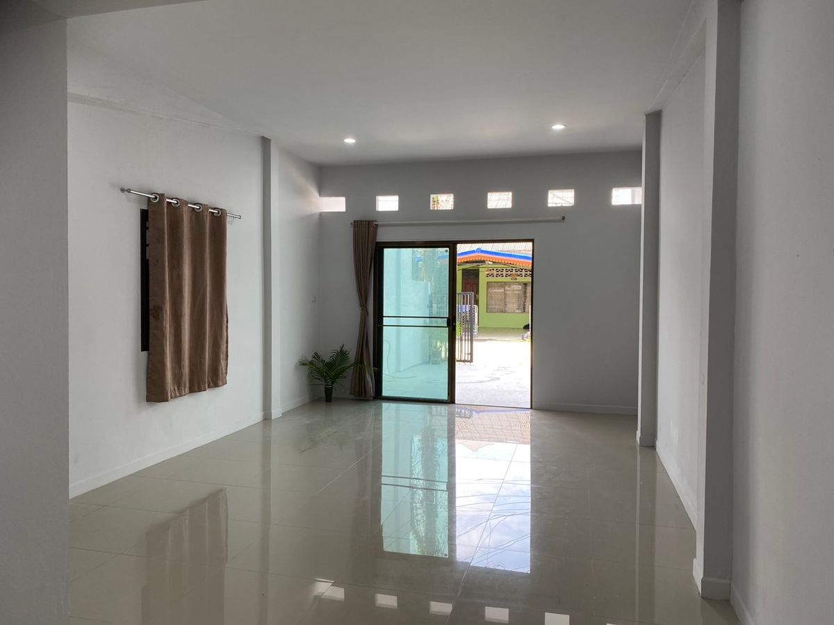 For SaleTownhomeChumphon : Modern -shaped home for sale in the heart of Chumphon