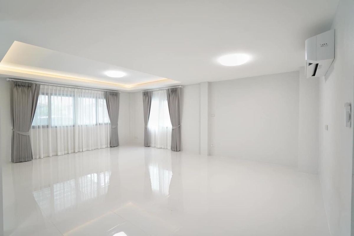 For SaleHouseLadkrabang, Suwannaphum Airport : The Master, Royal Soi Chalermprakiet 53 /5 Bedrooms (Sale), The Master Royal Soi Chaloem Phrakiat 53 /5 Bedrooms (SALE) FON030