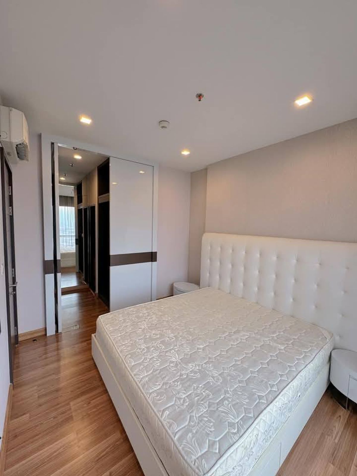For RentCondoRatchadapisek, Huaikwang, Suttisan : Renting Avie Amipo, Ratchada-Huai Khwang, a livable room on the 27th floor, with Walk-in Closet / bathtub