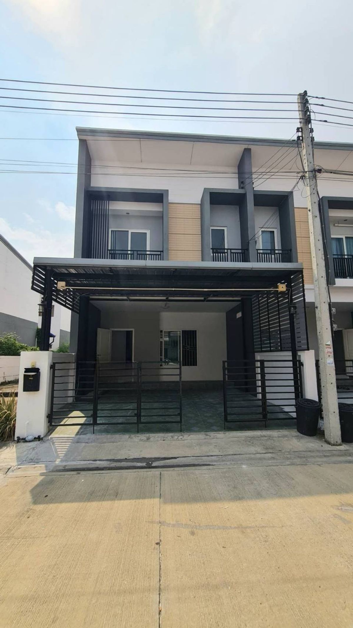For RentTownhomePathum Thani,Rangsit, Thammasat : Rent a townhome Grand Wille, Pathum Rd., Near Big C, Pathum Thani, only 6 minutes.
