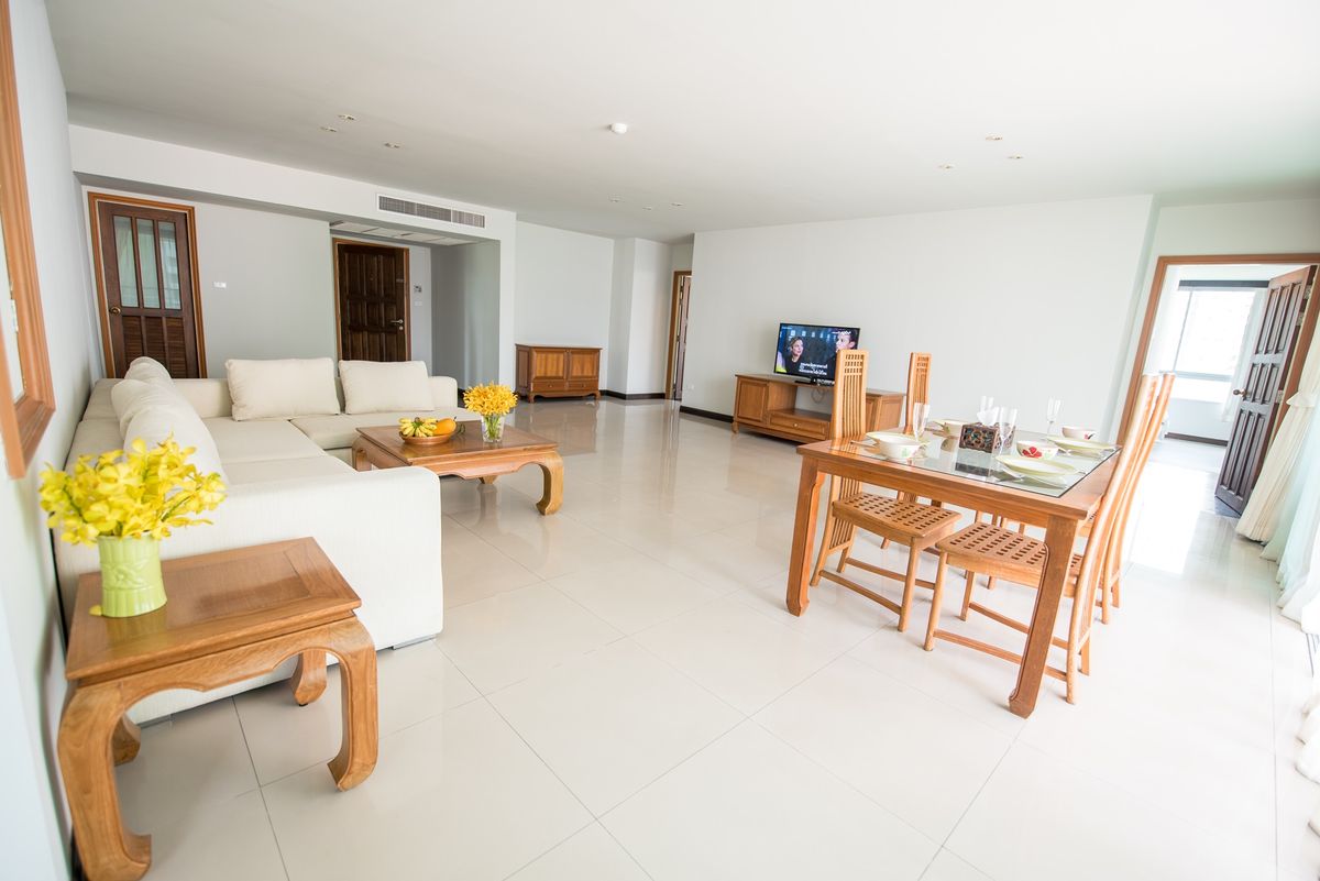 For RentCondoSathorn, Narathiwat : 3BR PET Friendly and Spacious 180 SQM BTS Chongnonsi 75,000 Per month