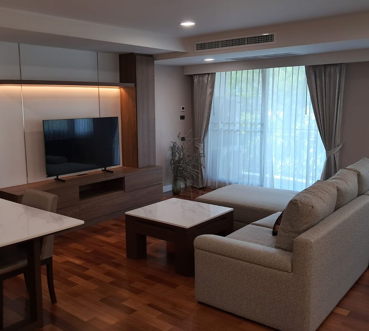 ให้เช่าสุขุมวิท อโศก ทองหล่อ : ตึก8ชั้น 2 ห้องนอน in Sukhumvit 34