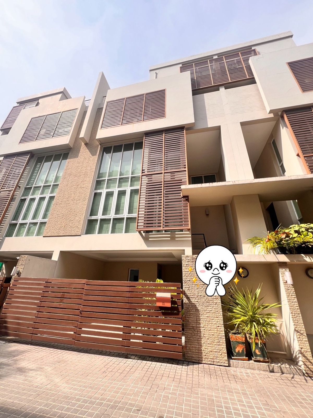 ขายทาวน์โฮมสุขุมวิท อโศก ทองหล่อ : 📍 The Park Lane Ekkamai 12 🏡 ทาวน์โฮมหรู 5 ชั้น ใจกลางเอกมัย พร้อมสวนหลังบ้าน และห้องปาร์ตี้ส่วนตัว ✨ บ้านหลังใหญ่พิเศษ บนทำเลศักยภาพ ซอยเอกมัย 12 ที่อยู่อาศัยเงียบสงบใจกลางเมือง เหมาะสำหรับทั้งอยู่อาศัย หรือโฮมออฟฟิศ