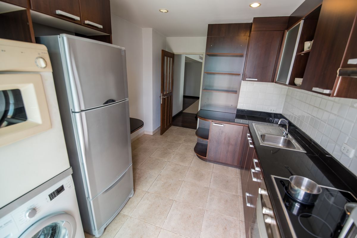 For RentCondoSathorn, Narathiwat : 3BR PET Friendly and Spacious 180 SQM BTS Chongnonsi 75,000 Per month