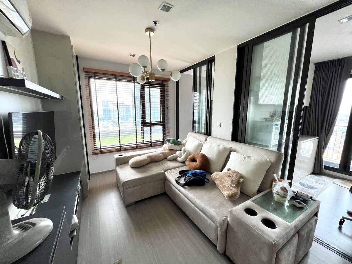 ให้เช่าคอนโดท่าพระ ตลาดพลู วุฒากาศ : ให้เช่า คอนโด Life Sathorn Sierraขนาด 40 ตร.ม. ค่าเช่า20,000บาท สัญญา1ปี1 Bedroom 1 Multipurpose Room1 Bathroom Digital door lock ส่วนกลาง 5 ไร่ชั้น19 ห้อง