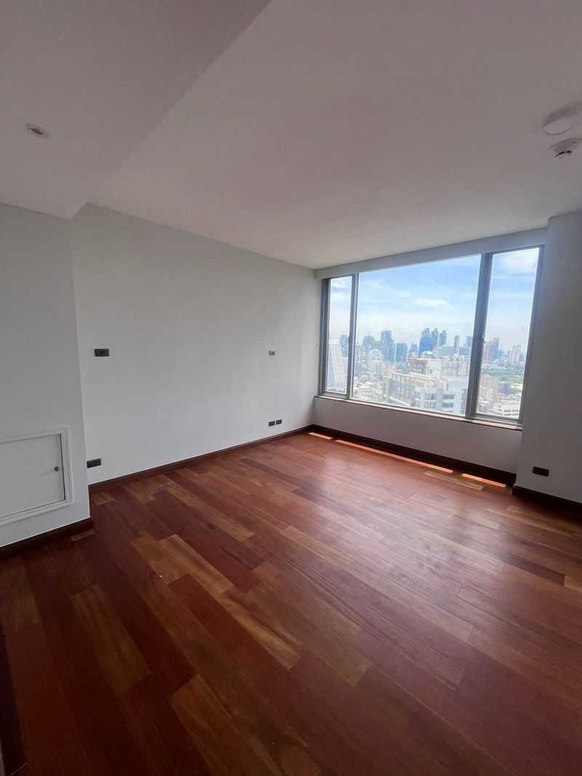 ให้เช่าคอนโดวิทยุ ชิดลม หลังสวน : LTHC12300 – All Season Mansion FOR RENT Size 201.38 sqm. 3 beds 4 baths Near BTS Phloen Chit Station ONLY 120K/Month